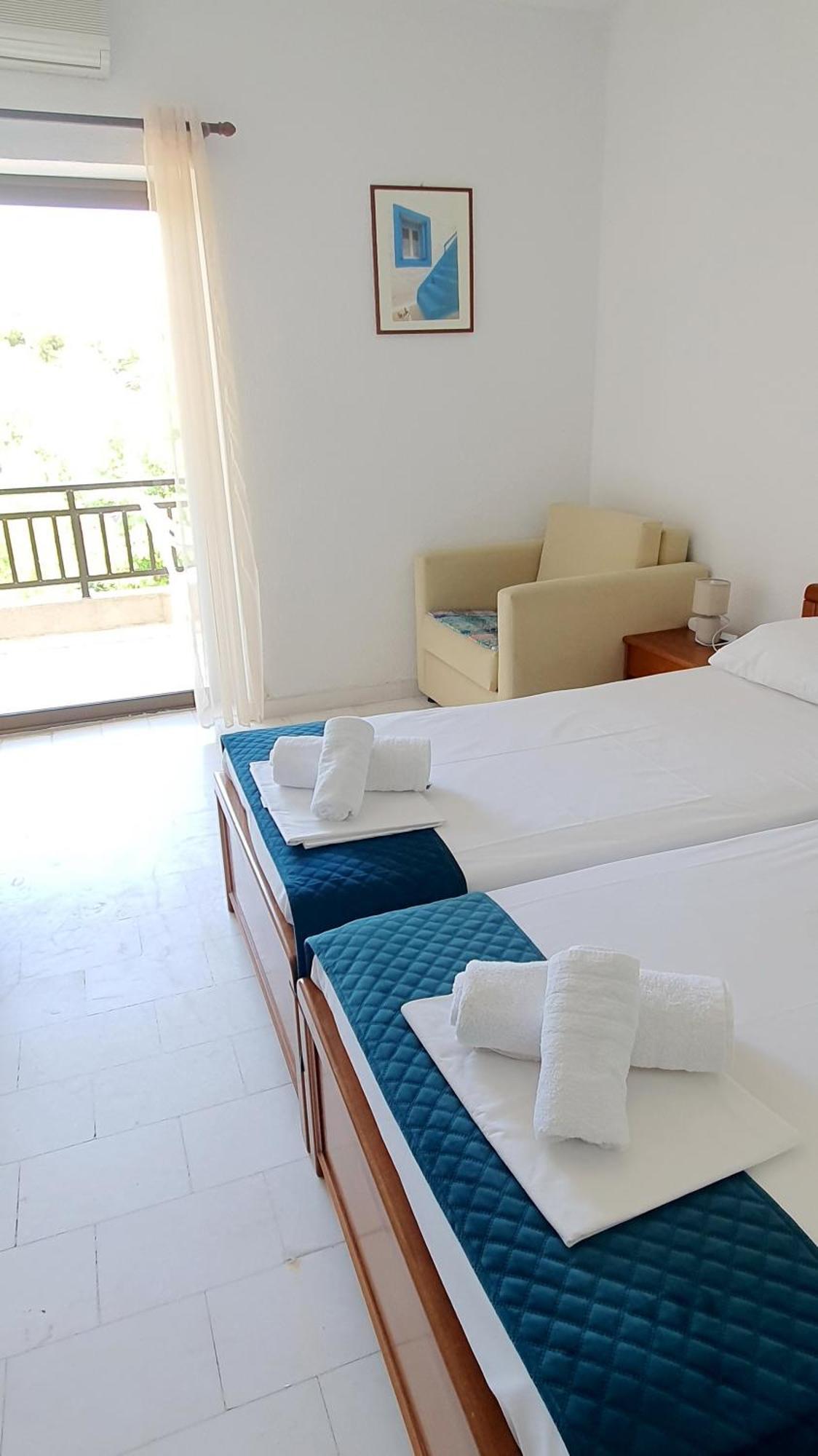 Hotel Pashos *