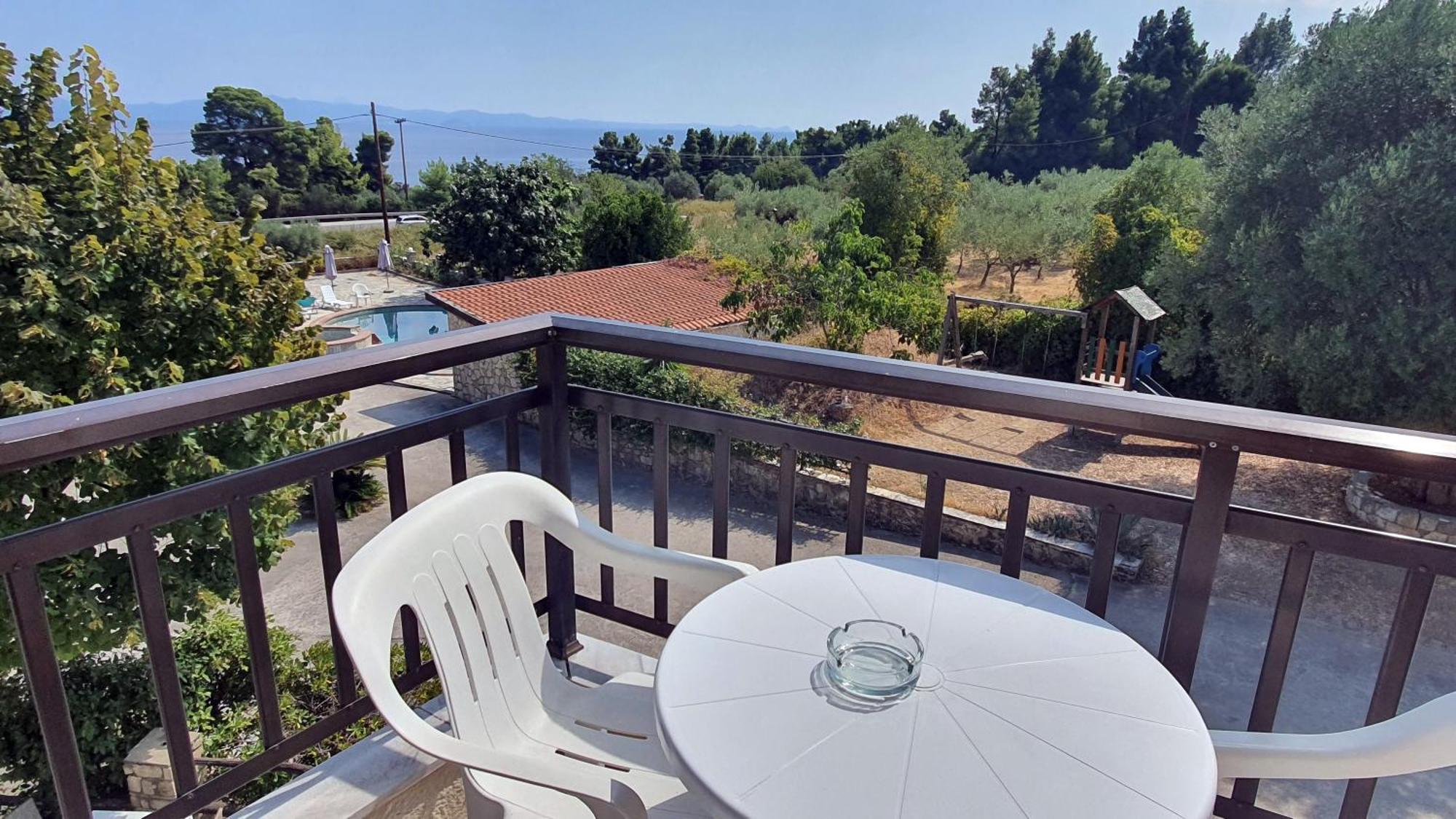 Pashos Hotel